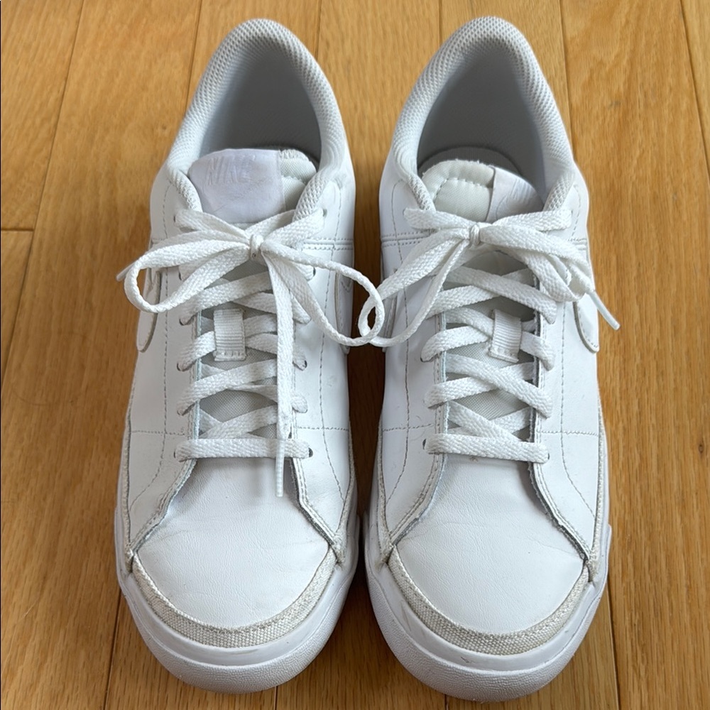 Nike White Classic Sneakers Minimalist Design